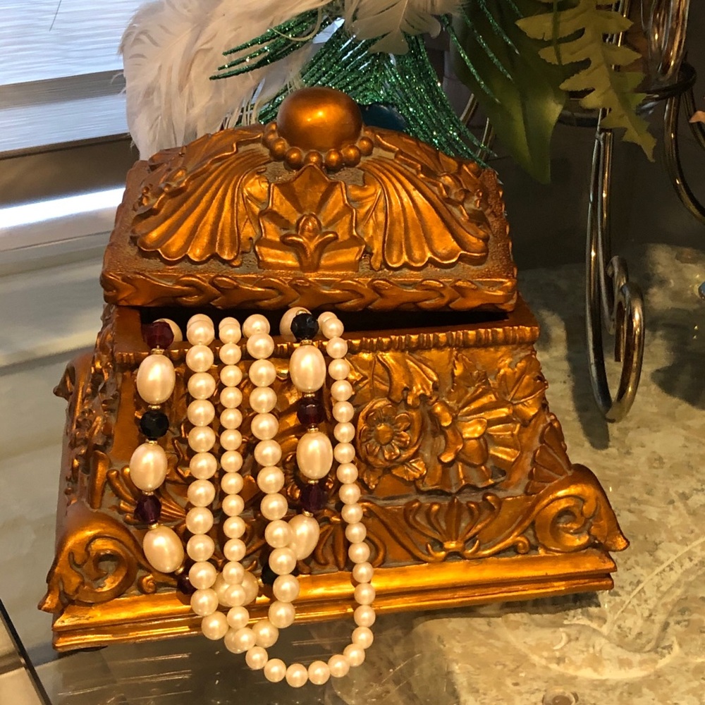 Ornate vintage Jewerly box by home interiors